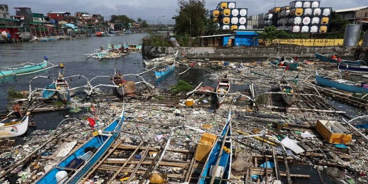 Filipinler'de Bavi Tayfunu Ve Muson Nedeniyle 17 Kişi Hayatını Kaybetti