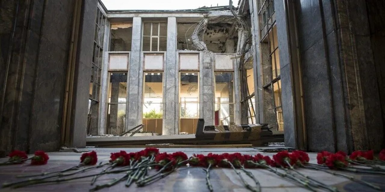 15 Temmuz'da Millet Meydanlarda, Milletvekilleri Meclis'te Milli İradeyi Savundu