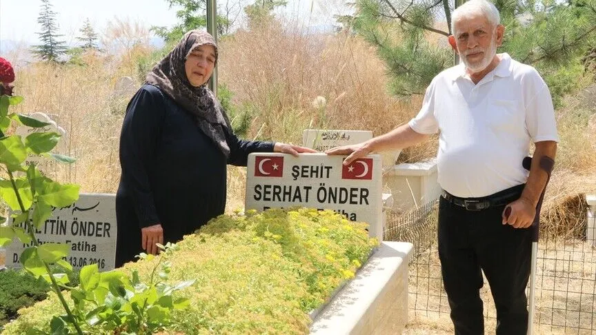 Şehit Evlatlarının Kabrine Yakın Olmak İçin Hayatlarını Köyde Kurdular