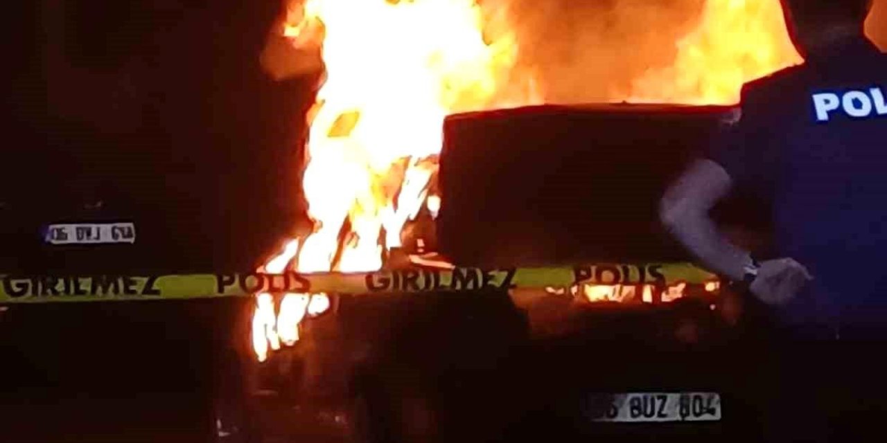 Ankara'da Seyir Halindeki Araç Alev Alev Yandı