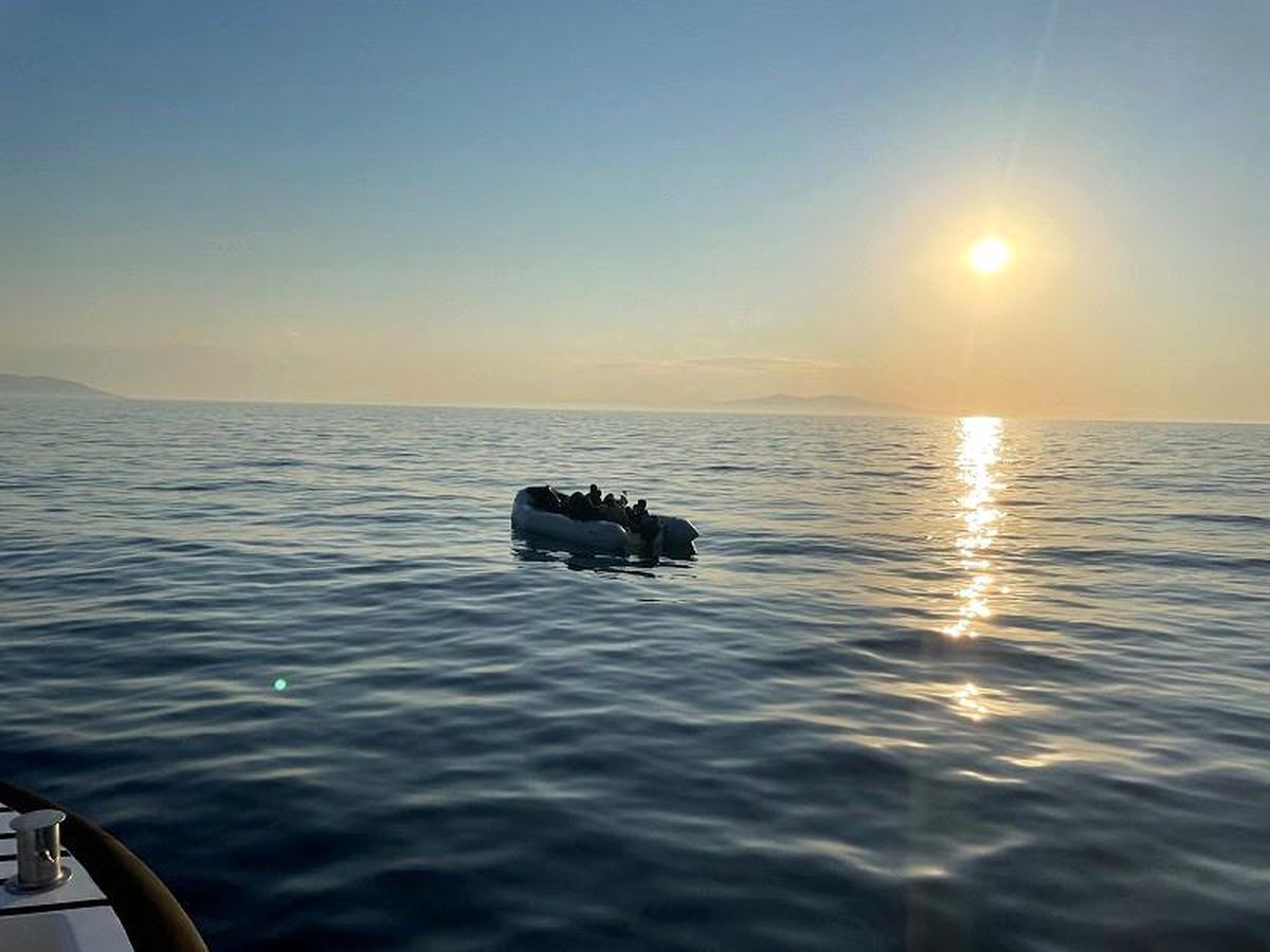 Çeşme'de 20 Düzensiz Göçmen Yakalandı