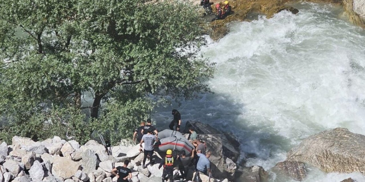 Şırnak'ta Balık Tutarken Habur Çayı'na Düşen Kişiyi Arama Çalışmaları Sürüyor
