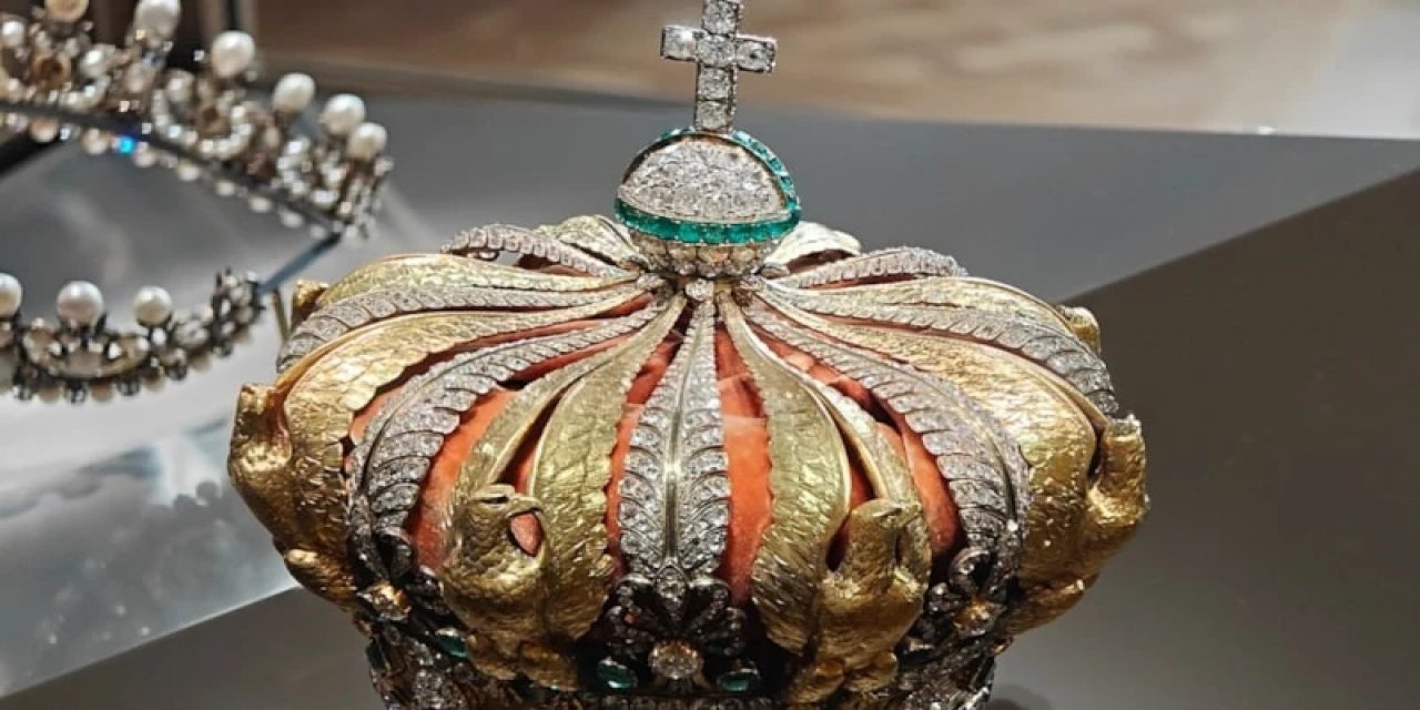 Fransa'da Louvre Müzesi'ni Soydular Ama Patron Beğenmedi: Daha Fazlasını Alabilirdiniz
