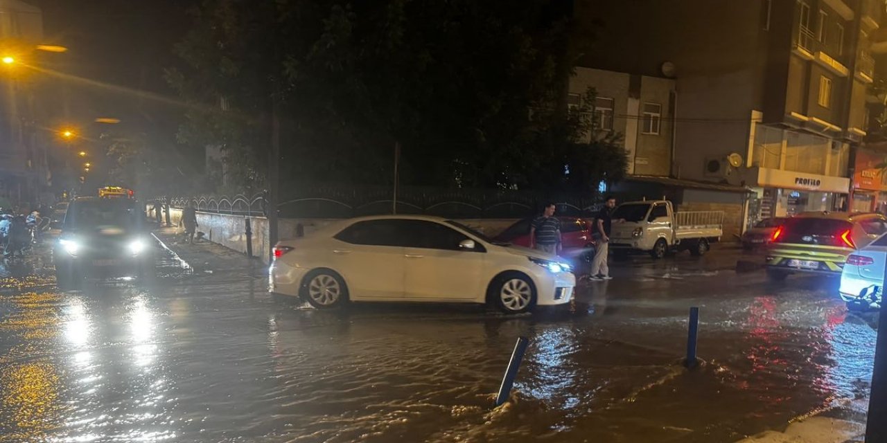 Erdek'te Sağanak Ve Fırtına Hasara Yol Açtı