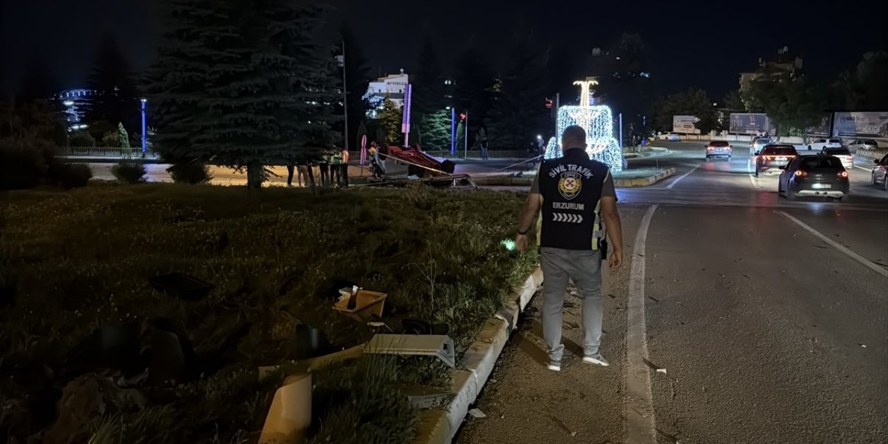 Erzurum'da Takla Atan Araçta 3 Yaralı