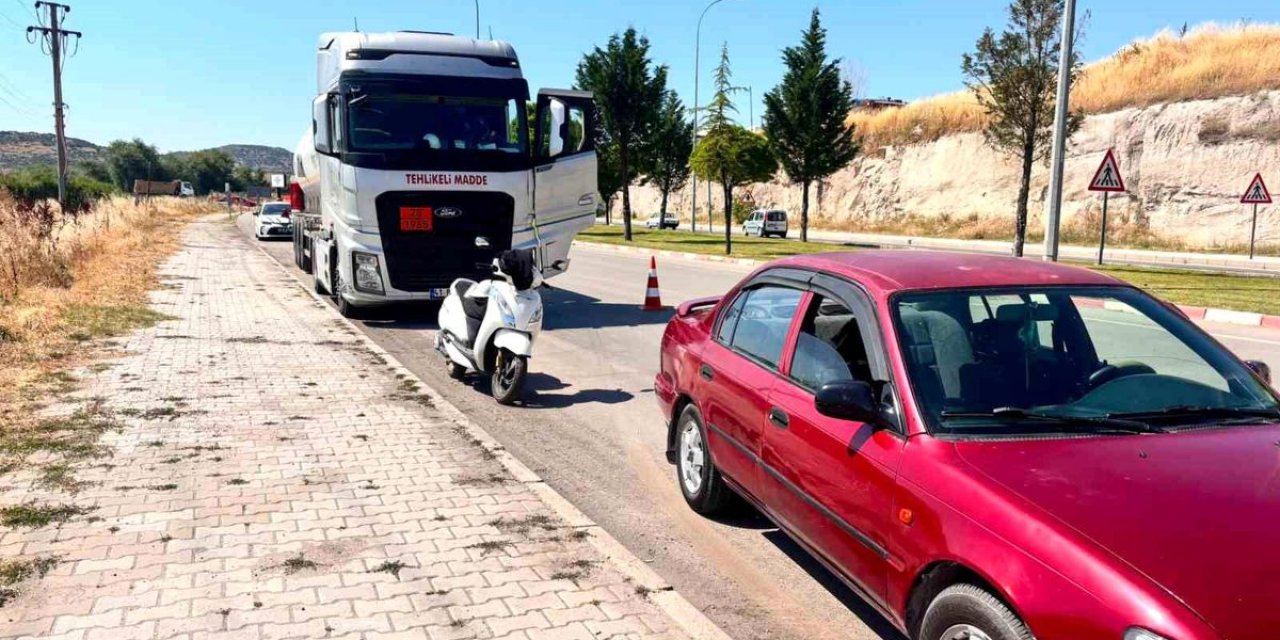 Kütahya'da Gaz Yüklü Tır Trafik Kazası