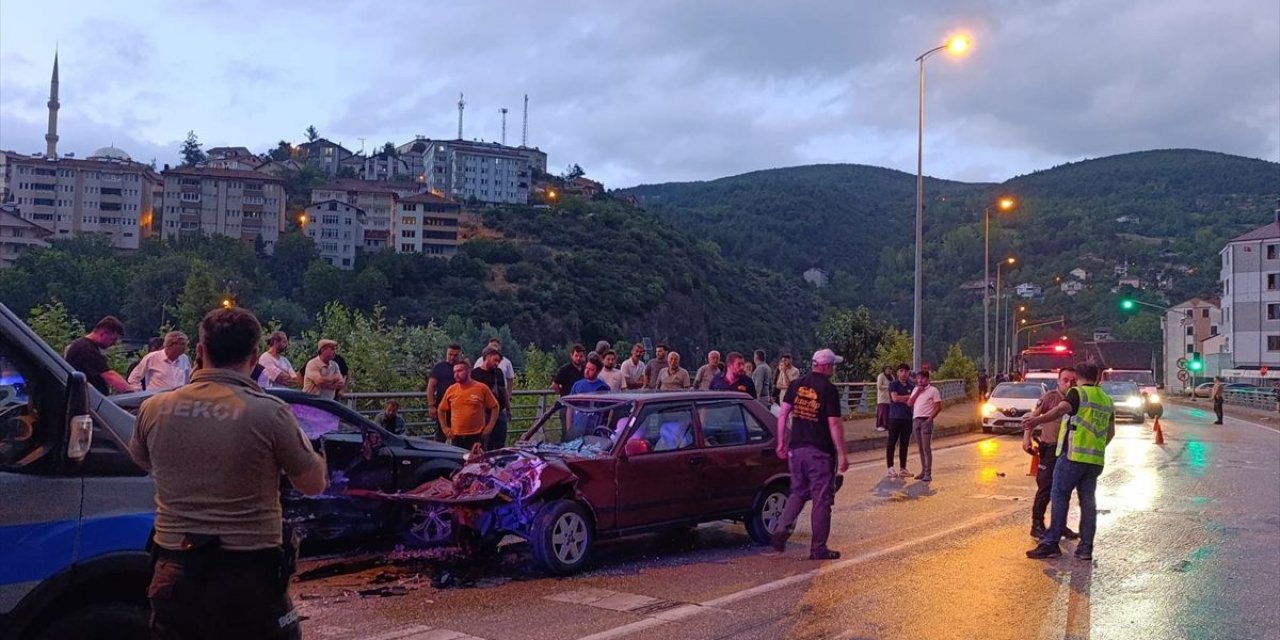 Yenice'de Trafik Kazası: 4 Yaralı