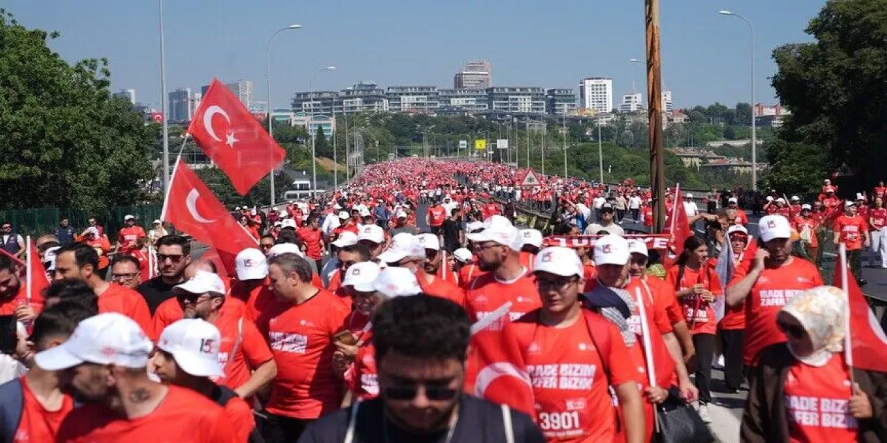 15 Temmuz Şehitler Köprüsü'nde "İrade Bizim, Zafer Bizim" Yürüyüşü Düzenlendi