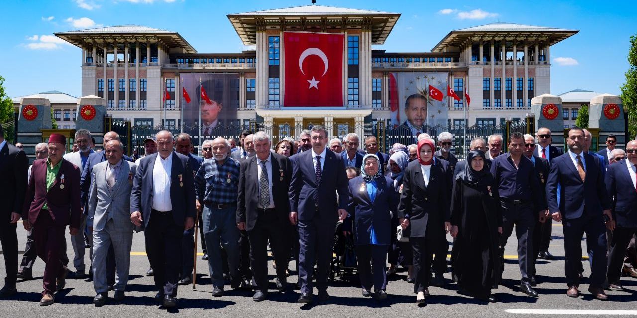 Cumhurbaşkanı Yardımcısı Yılmaz, 15 Temmuz Şehitler Anıtı'ndaki Törene Katıldı