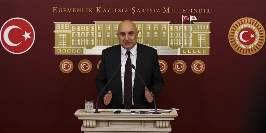 'Halkımızı Türbanlısıyla Başörtülüsüyle Başı Açık Kadınlarıyla Kucaklıyoruz'