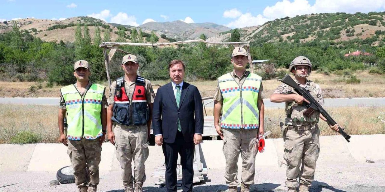 Vali Aydoğdu Jandarma Ekiplerini Ziyaret Etti