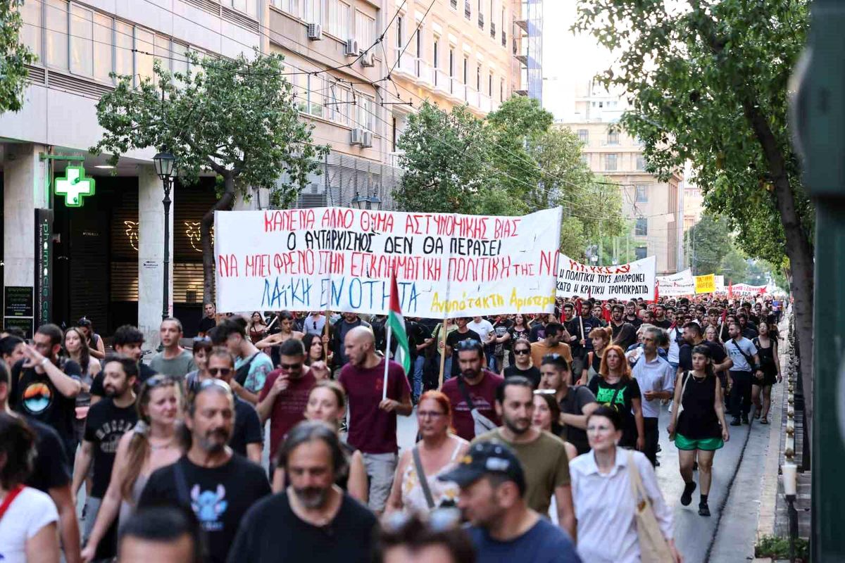 Yunanistan'da Otizmli Genç İçin Protesto