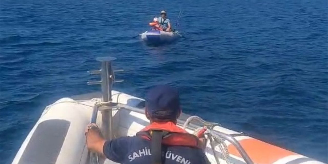 Foça'da Bot Krizi: İki Kişi Kurtarıldı