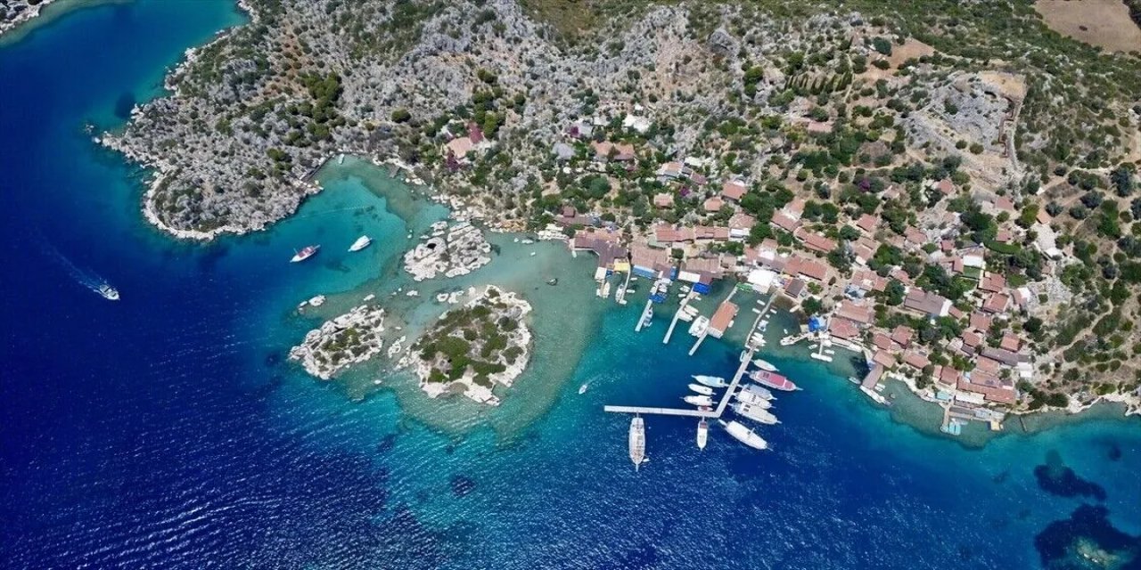Tarihi Ve Doğal Zenginlikleriyle Öne Çıkan Demre'de Dört Mevsim Turizm Hedefleniyor