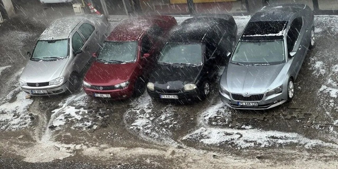 Ardahan'da Sağanak Ve Dolu Etkili Oldu