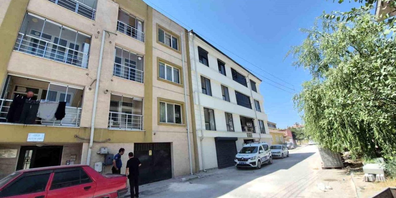 Eskişehir'de 3 Yaşındaki Kız Çocuğu Pencereden Düştü