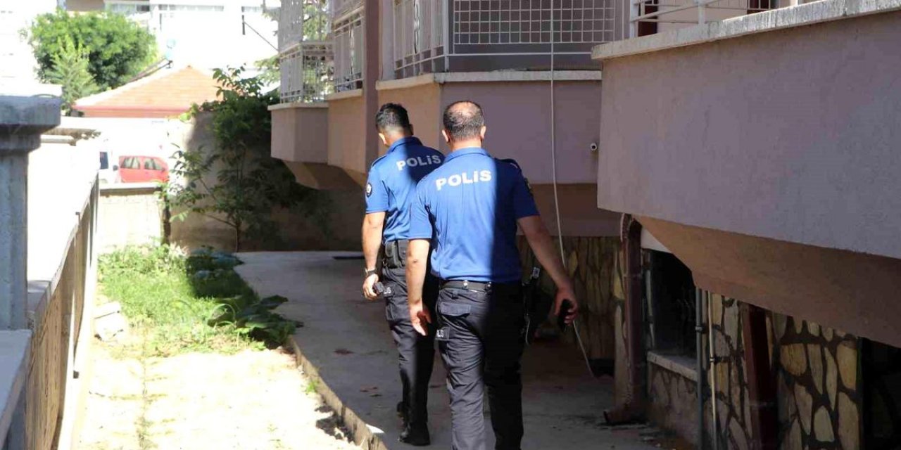 Karaman'da Balkon'dan Düşen Adam Yaralandı