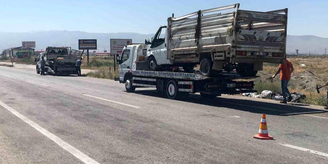 Ereğli'de Kamyonet Çarpıştı: İki Yaralı