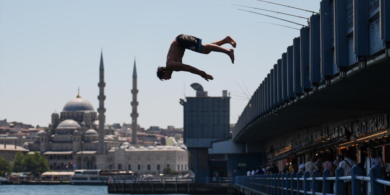 İstanbul'da Sıcaktan Bunalanlar Yeşil Alanlar Ve Sahillerde Vakit Geçirdi