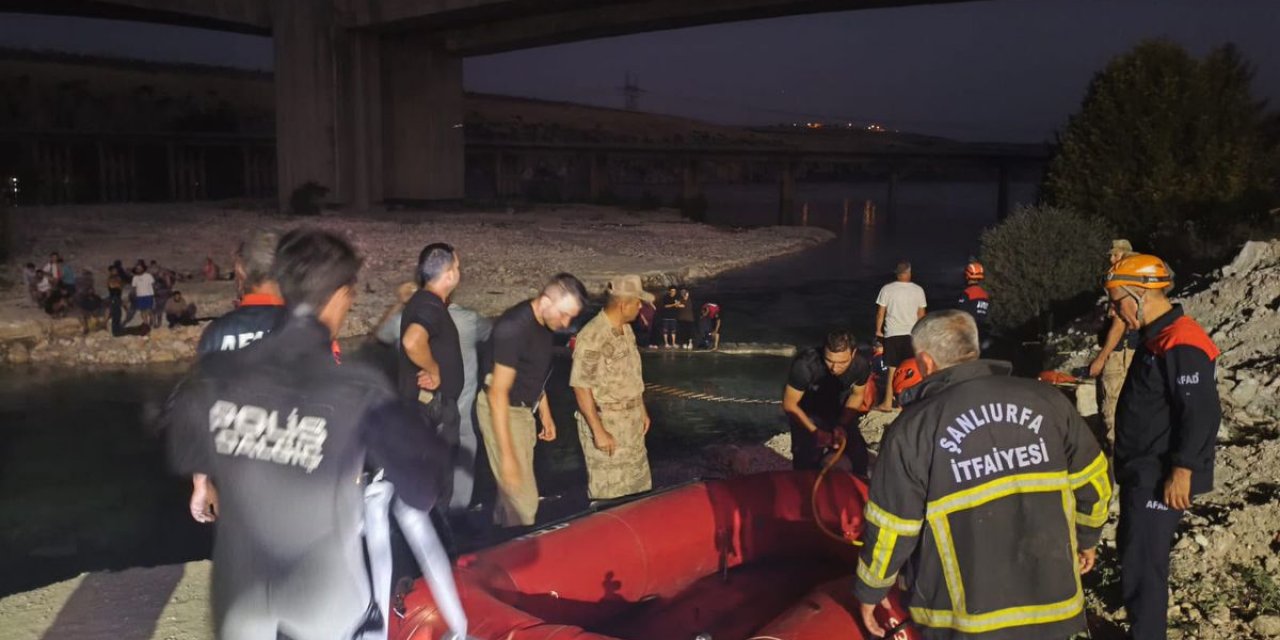 Fırat Nehri'nde Mahsur Kalan 32 Kişi Kurtarıldı