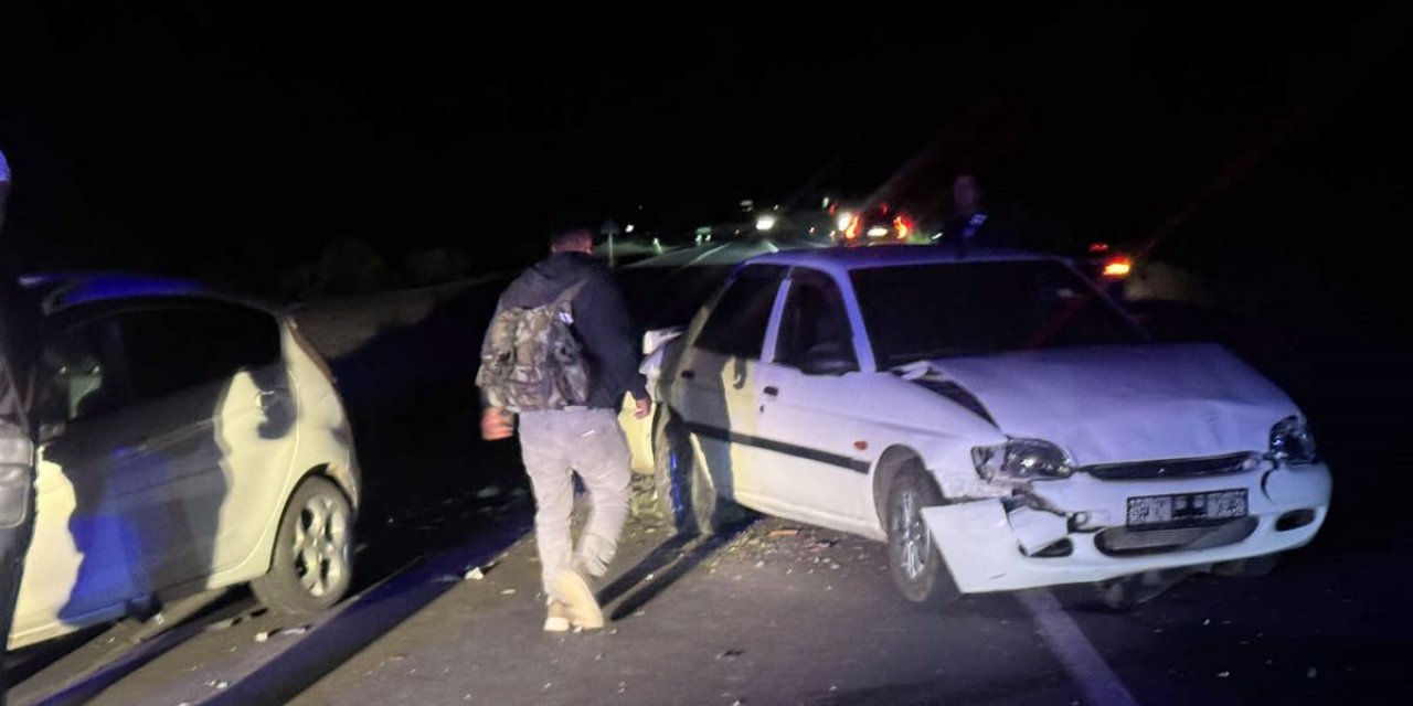 Kütahya'da Koyun Sürüye Çarpan Araçta Yaralılar Var