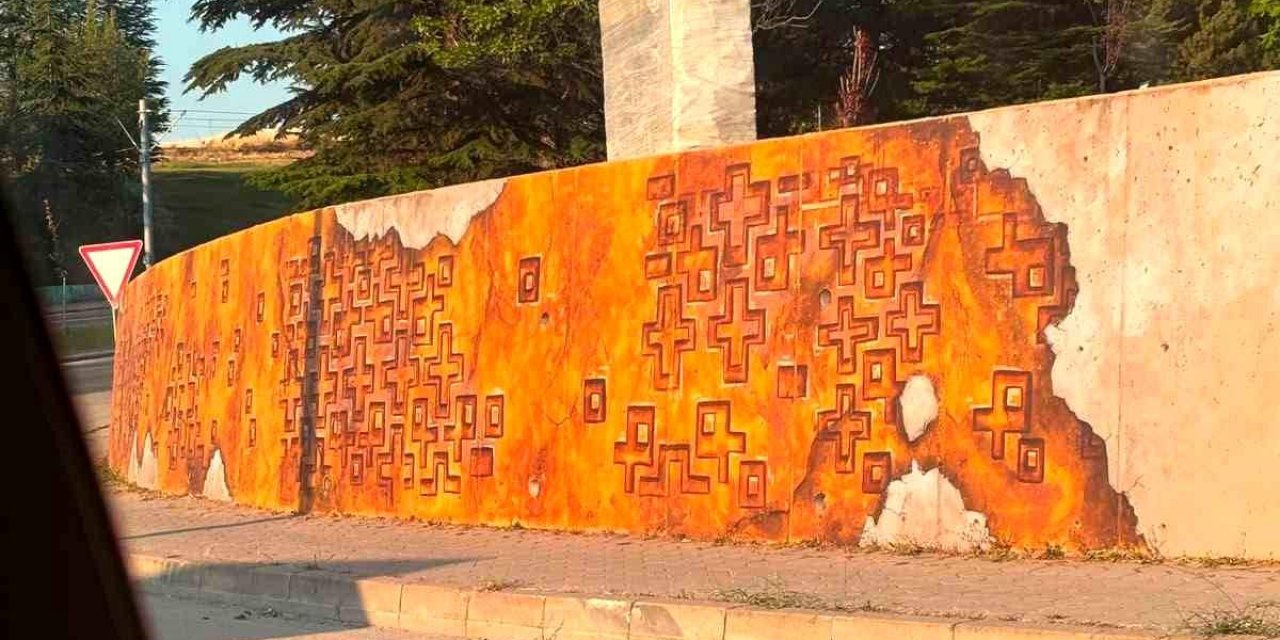 Eskişehir'de Haç Figürü Tepkisi