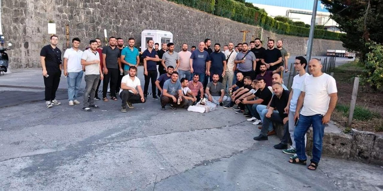 Çınar Çelik Fabrikası'nda İşçiler Oturma Eylemi Başlattı