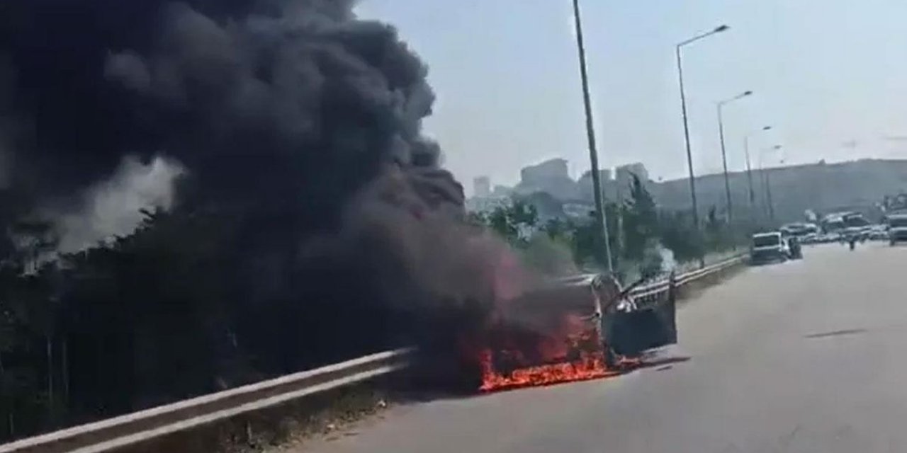 Bursa'da Otomobil Alev Alev Yandı