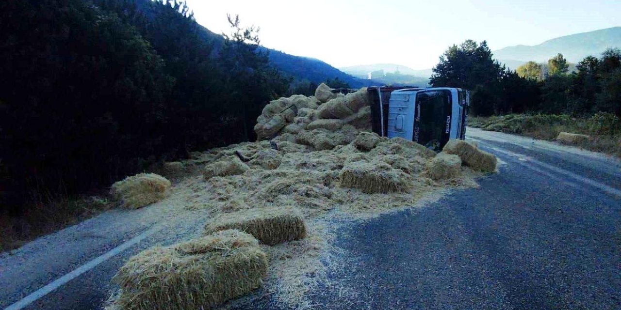 Mudurnu'da Kamyon Çarpışması: 2 Yaralı