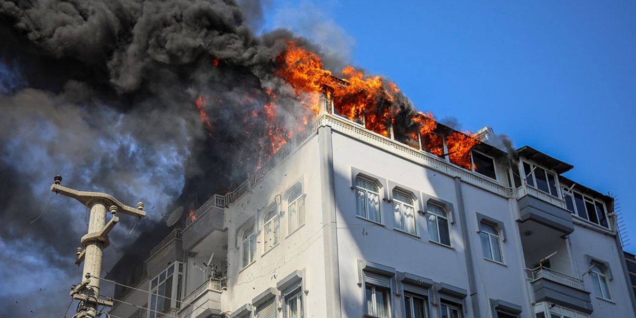 Antalya'da Apartman Yangını: İki Kişi Kurtarıldı