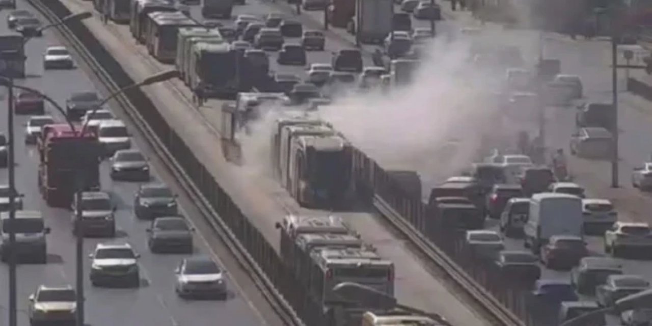 Metrobüste Korku Dolu Anlar: Yangın Çıktı!