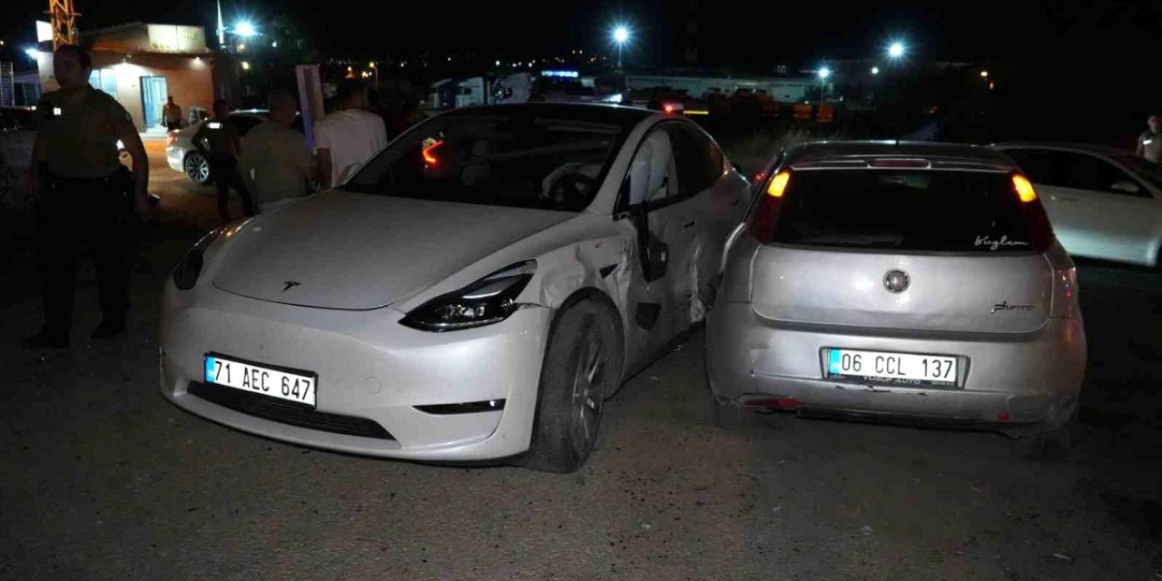 Kırıkkale'de Trafik Kazası: 4 Yaralı, Sürücü Kaçtı