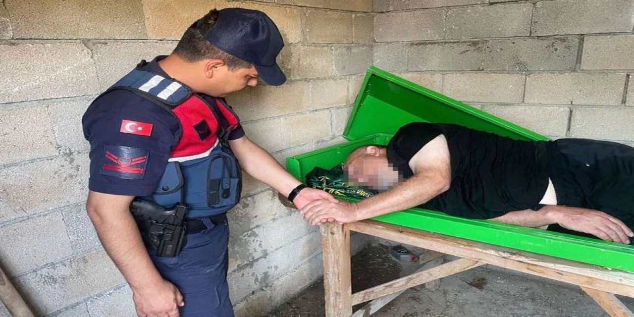 Kayıp Vatandaş Mezarlıkta Tabutun İçinde Sağ Bulundu