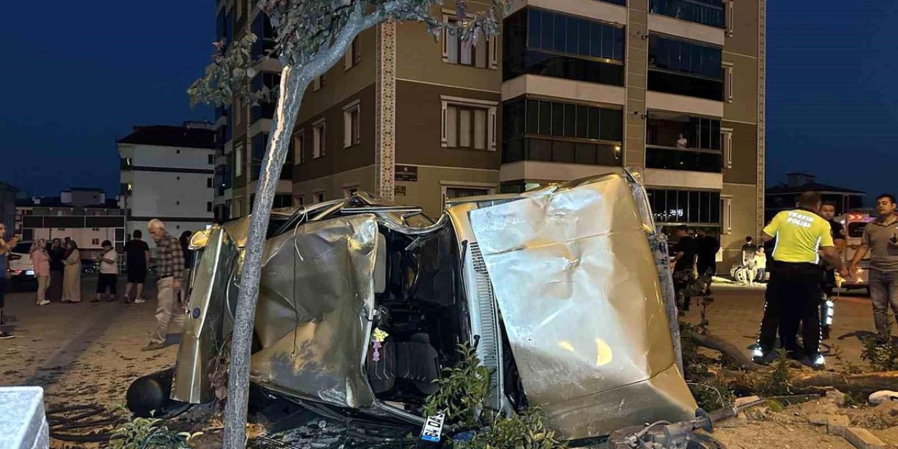 Uşak'ta Trafik Kazası: 3 Yaralı