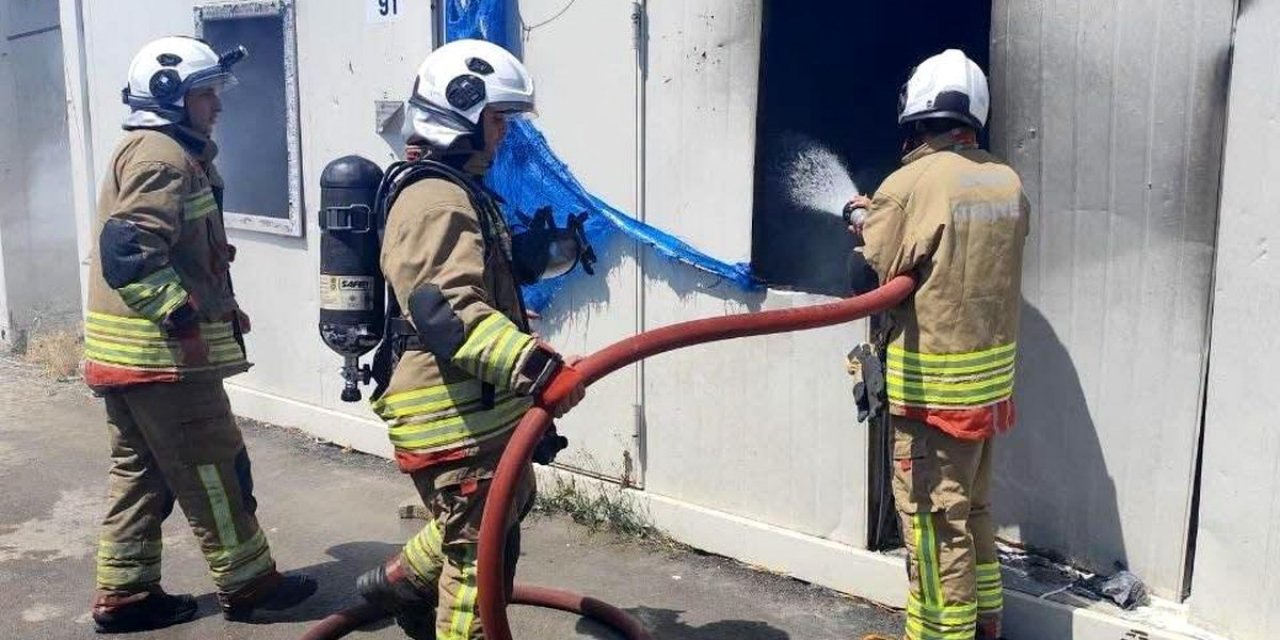Antakya'da Konteyner Kent Yangını Kontrol Altına Alındı