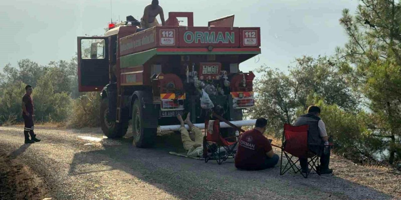 Fethiye'de Orman Yangını: Ekipler Göz Göze Mücadele Ediyor
