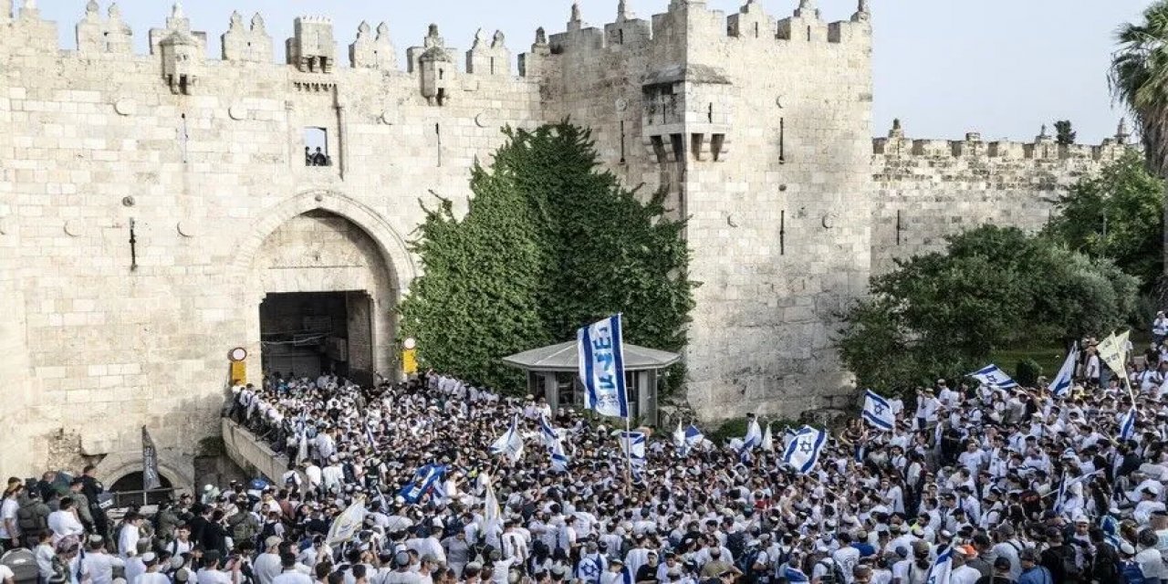 Kudüs Valiliği, 1300'den Fazla İsrailli'nin Mescid-i Aksa'ya Baskın Düzenlediğini Duyurdu