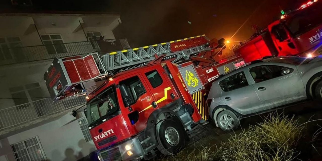 Elazığ’da 3 Katlı Binada Çıkan Yangın Söndürüldü