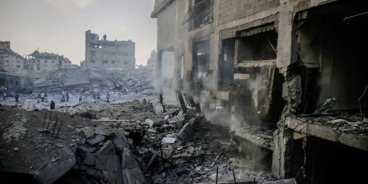 İsrail'in Gazze'de Bir Eve Düzenlediği Saldırıda 2'si Kadın 4 Filistinli Yaralandı