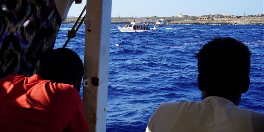 Akdeniz'de Kurtarılan 276 Düzensiz Göçmen İçin AB Ülkelerinden Liman Bekleniyor