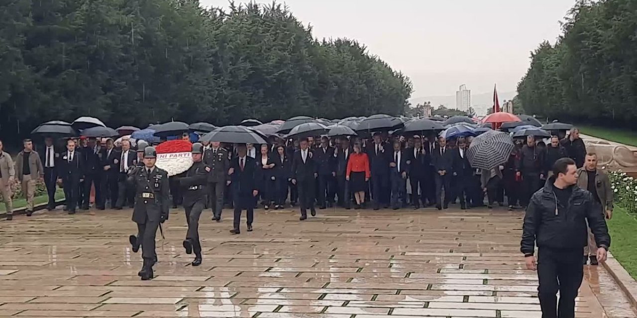 Yeni Parti'yi Kuran Özgür Özel'in İlk İşi Bu Oldu