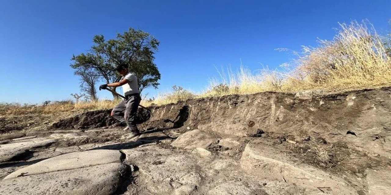 Troya'yı Etkileyen 1500 Yıl Önceki Depremin İzleri Kazı Yapılan Caddede Tespit Edildi