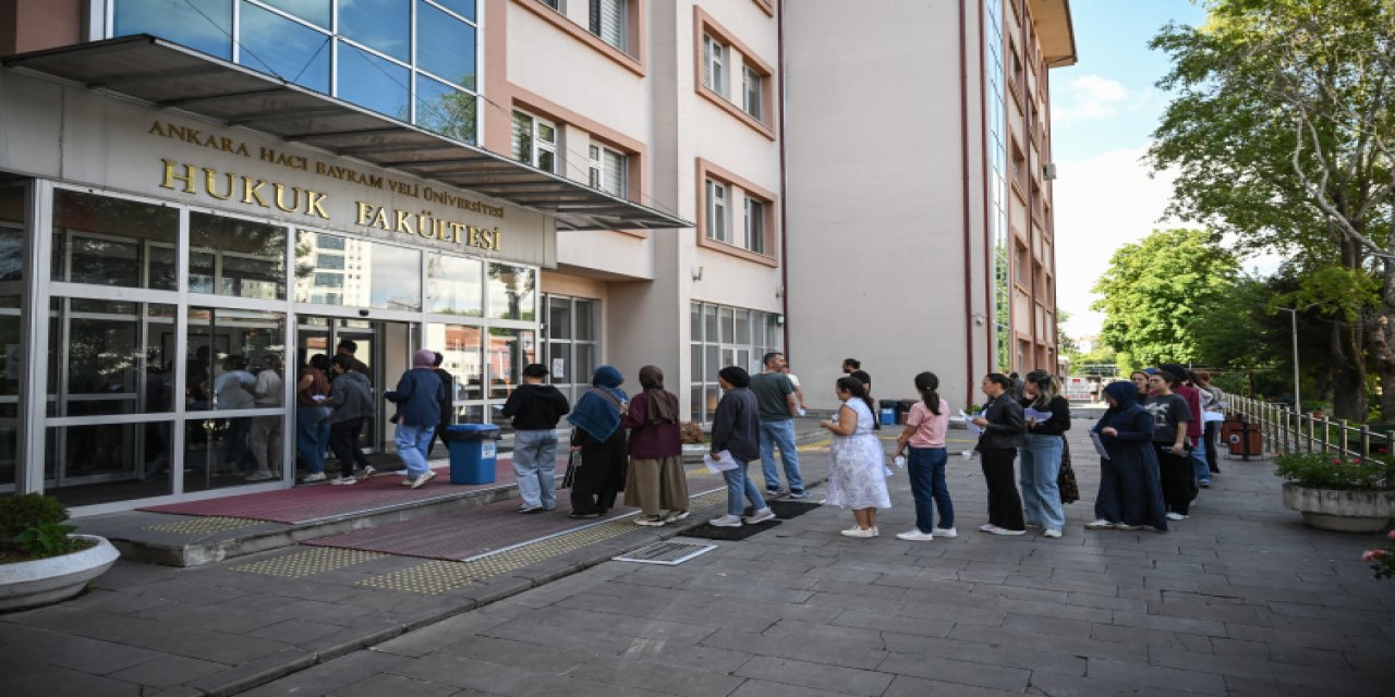 Milli Eğitim Bakanlığı Akademi Giriş Sınavı'nın İlk Oturumu Başladı