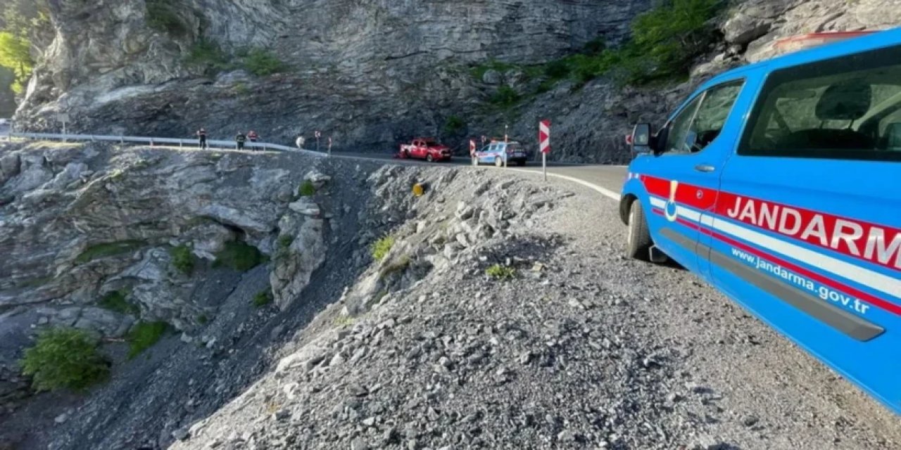 Antalya'da Korkunç Kaza: Uçuruma Yuvarlanan Otomobildeki 5 Kişi Can Verdi