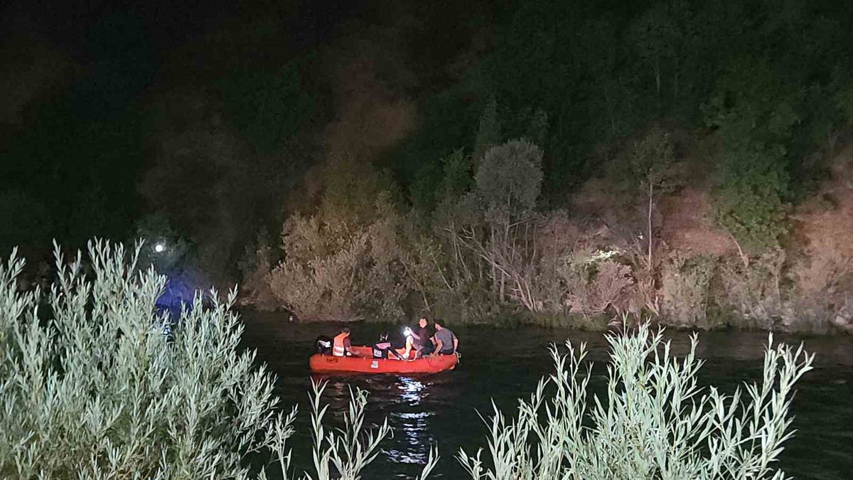 Tunceli'de Araç Uçuruma Yuvarlandı: 2 Yaralı
