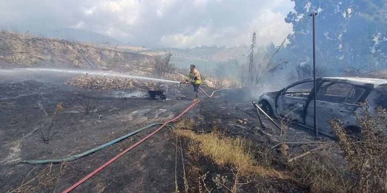 Hatay'da Yangın, Otomobil Ve Sera Yandı