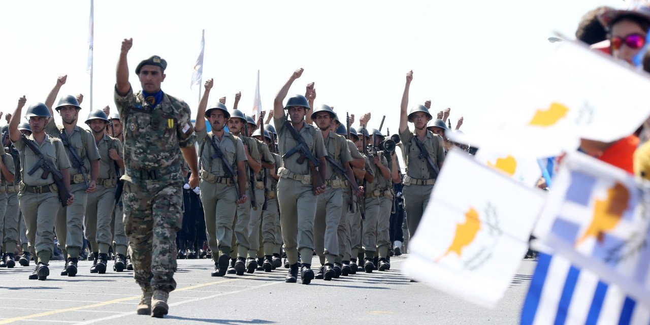 Güney Kıbrıs, Yunan Ordusunun Uzun Süreli Konuşlanması İçin Askeri Üslerini Genişletiyor