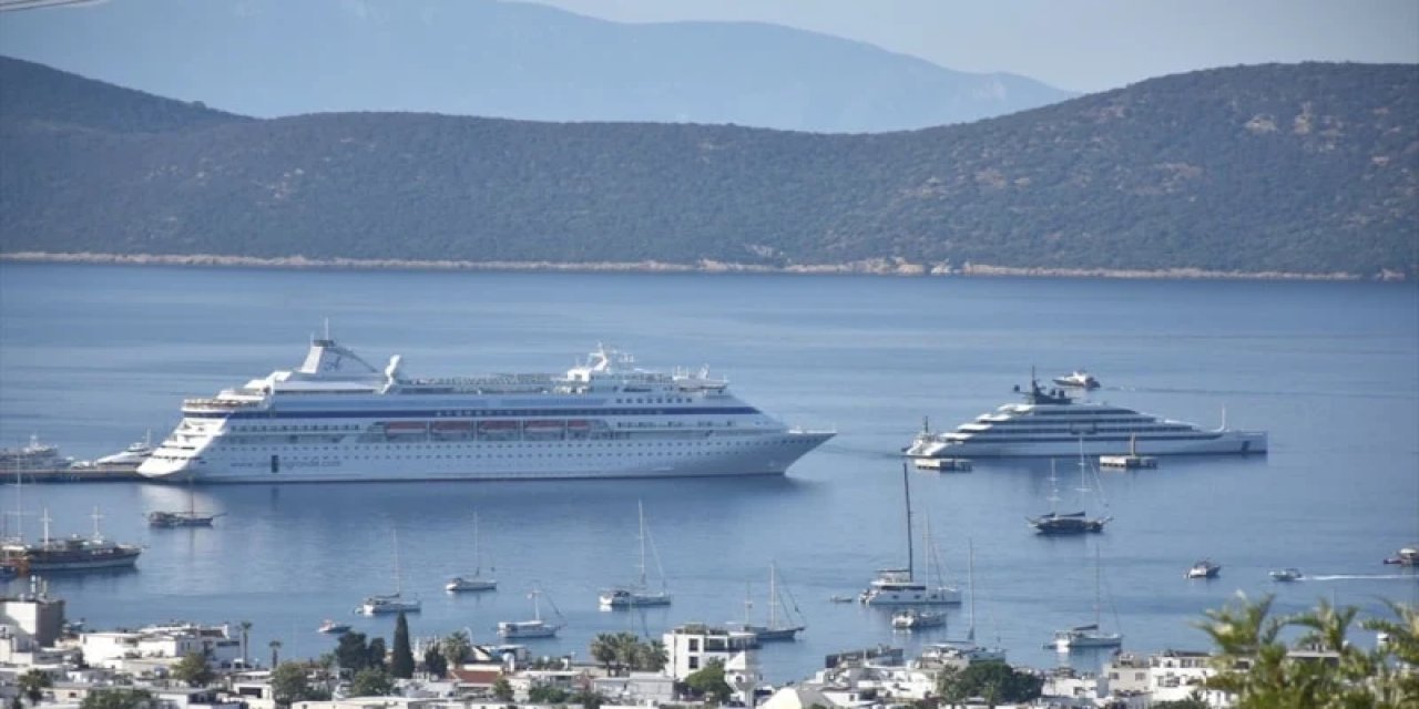 Kruvaziyerler, Bodrum Limanına Yanaştı