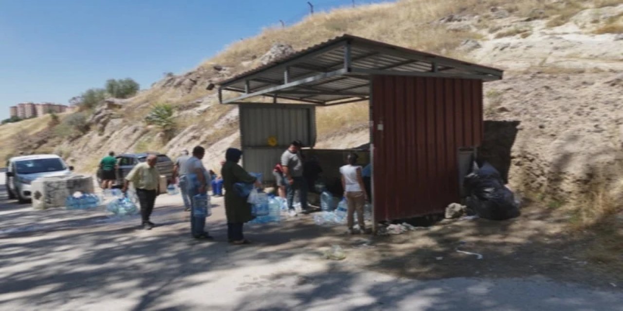 Ankara’da 3 Günlük Su Kesintisi Vatandaşları Sokağa Döktü: Çeşmelerde Uzun Kuyruklar Oluştu