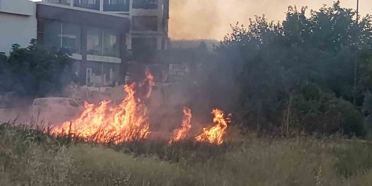 Erdemli'de Yangın Kontrol Altına Alındı